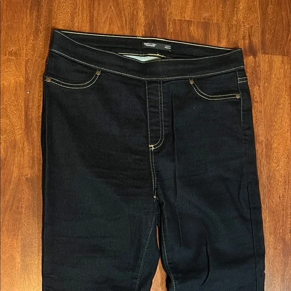 size medium dark wash vera wang jegging - Picture 3 of 4